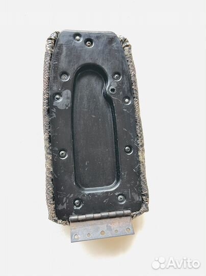 Mitsubishi ecliрse подлокотник