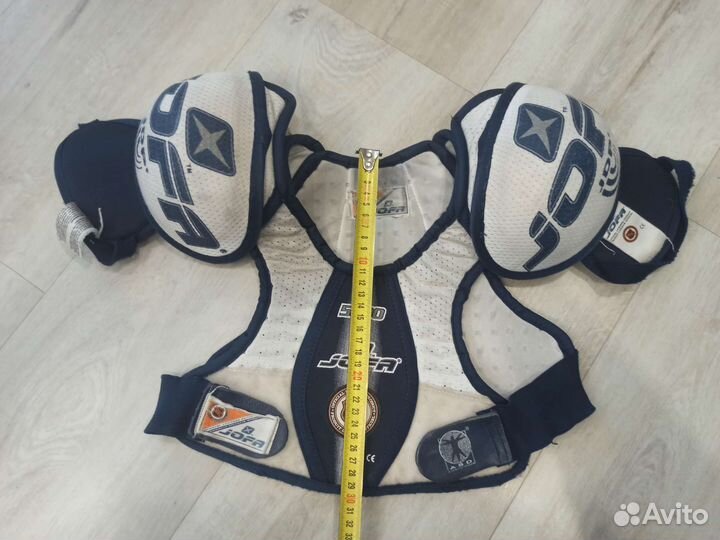 Коньки хоккейные, нагрудник