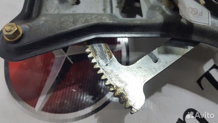 Стеклоподъемник передний левый на BMW E32