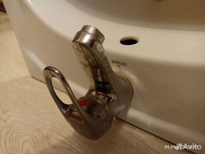 Раковина.Кран.Стиральная машина Ассоль.Холодильник