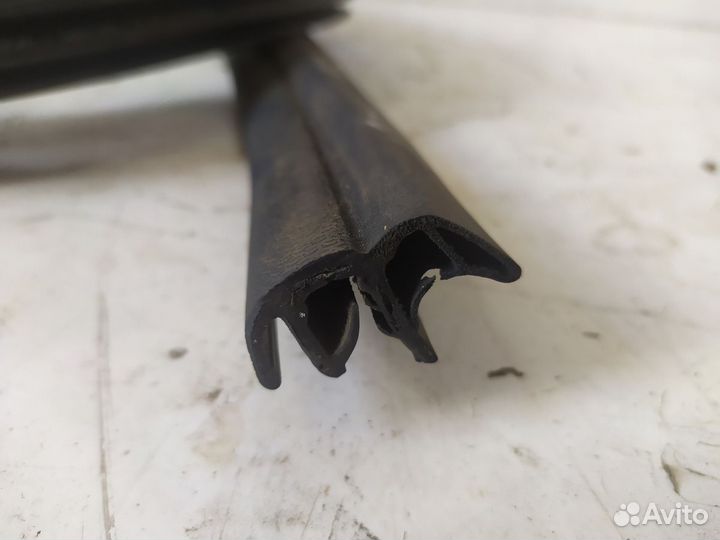 Уплотнитель двери Ford Focus/Focus RS/Focus ST