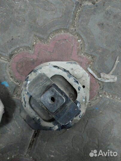 Подушка двигателя правая Bmw 7 Series E65 4.4L