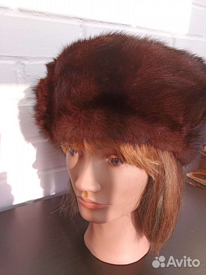 Берет из норки