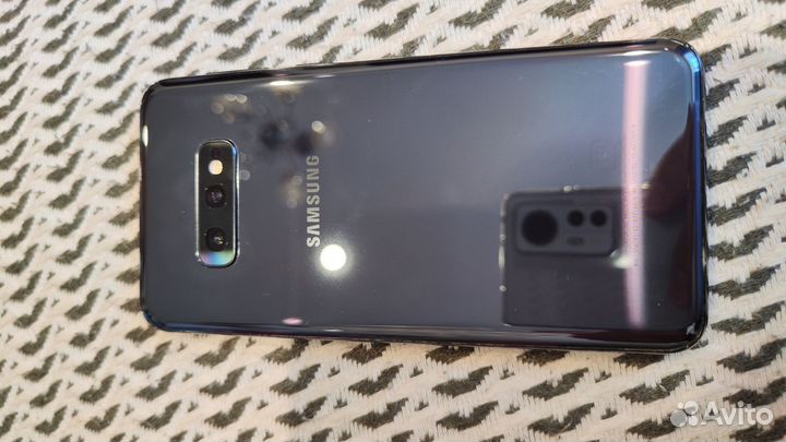Samsung Galaxy S10e, 6/128 ГБ
