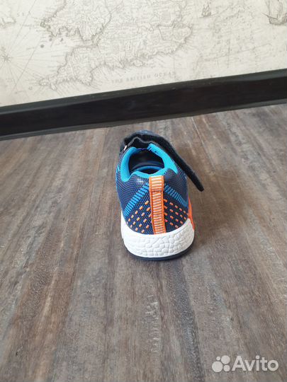 Кроссовки детские новые
