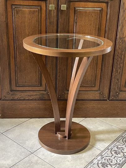 Журнальный столик из американского ореха