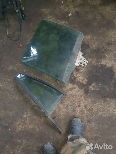 Заднее правое стекло двери на вольво хс90