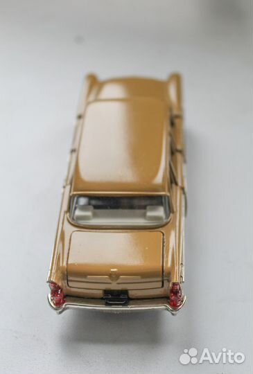 Модель 1:43 Чайка газ-13