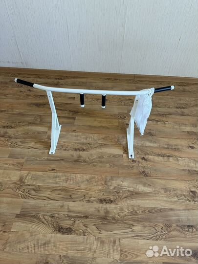 Турник настенный