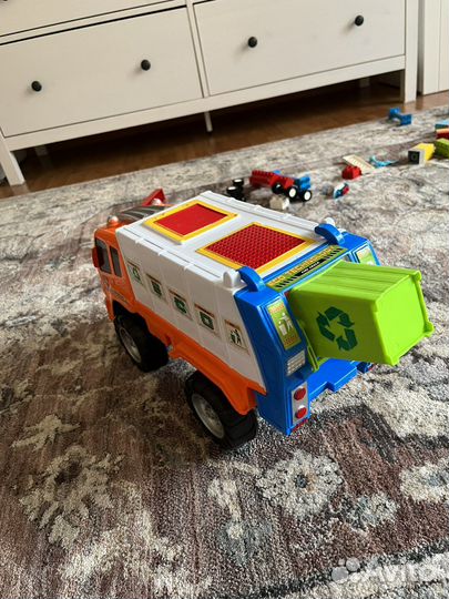 Грузовик мусоровоз