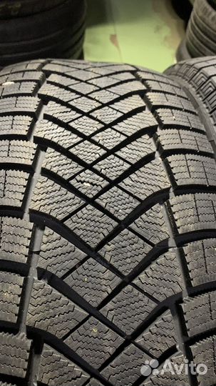 Pirelli Ice Zero 235/55 R18 104T