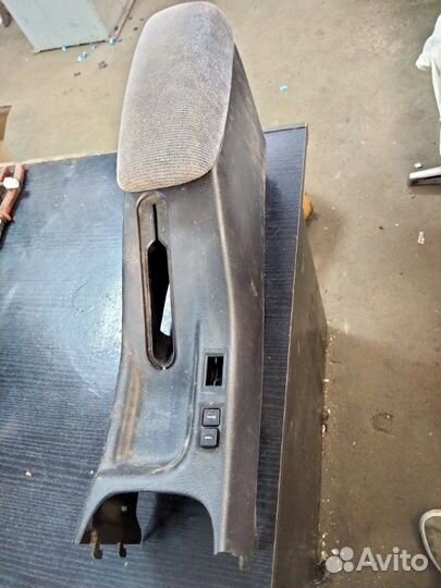 Подлокотник Toyota Sprinter Marino 1993