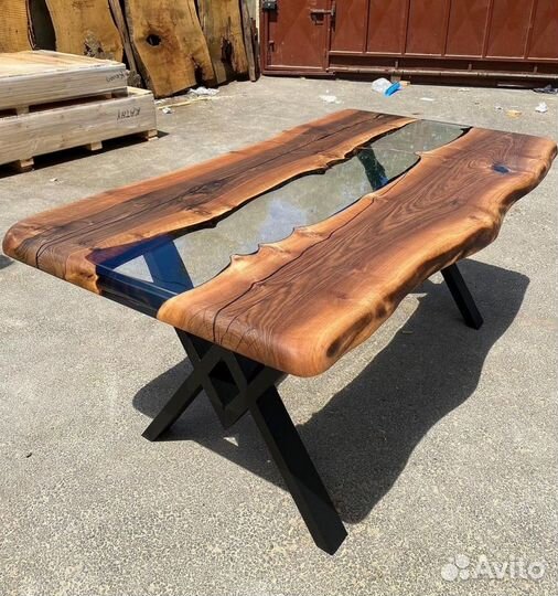 Стол из слэба и смолы / Стол из массива