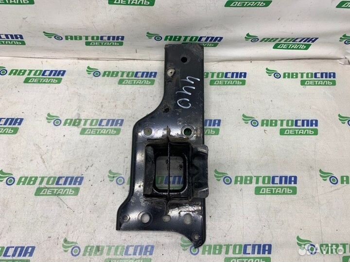 Кронштейн усилителя бампера передний левый Opel