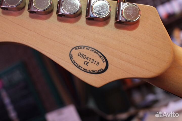 Электроакустическая гитара Line 6 Variax 300