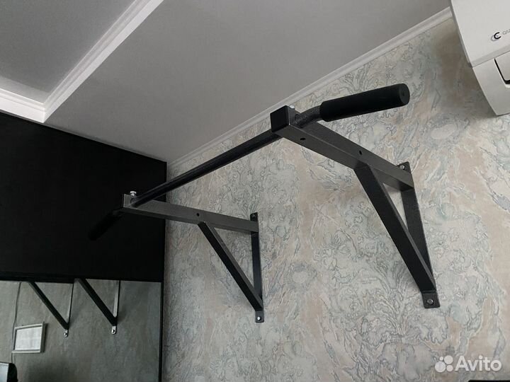 Турник настенный