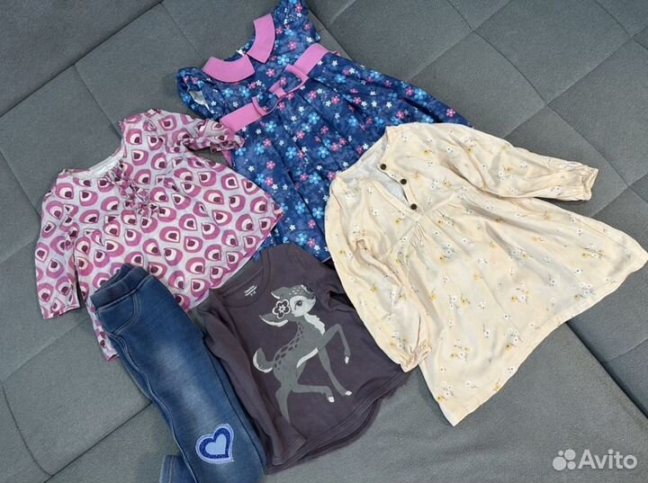 Много одежды для девочек