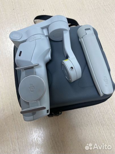 Cтабилизатор для смартфона DJI Osmo Mobile 4