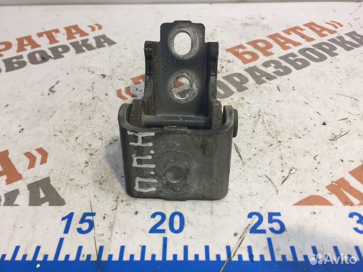 Рено Меган Петля нижняя передней двери Прав