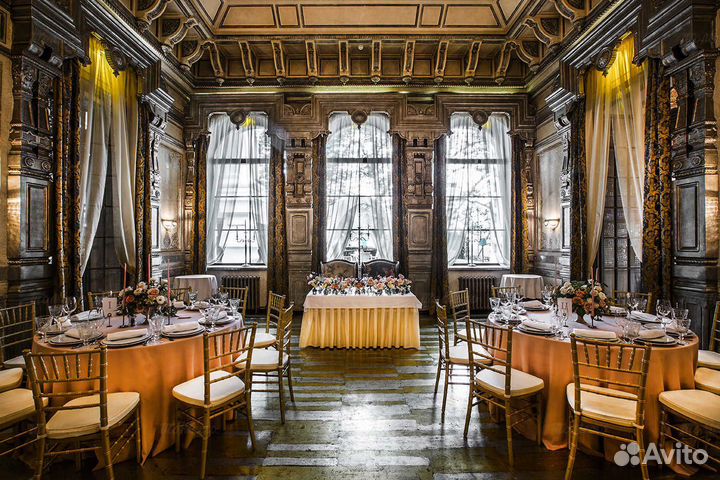 Уборщица и посудомойщица ресторана в ночь