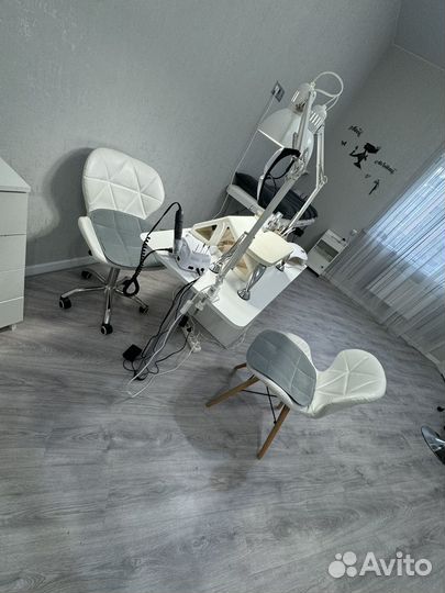 Стол маникюрный и 2 стула