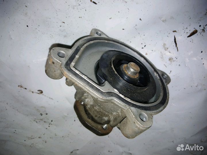 Помпа насос водяной Volskwagen Polo 1,6
