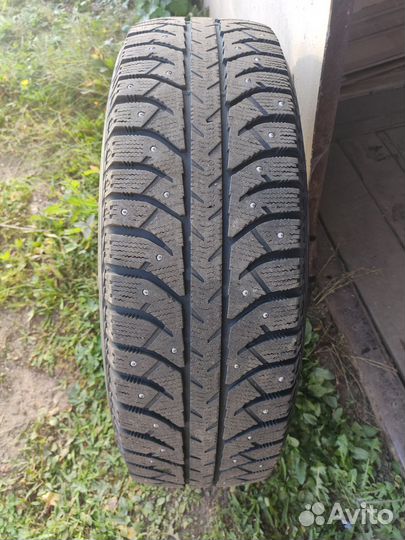 Bridgestone Ice Cruiser 7000 215/70 R16 100T