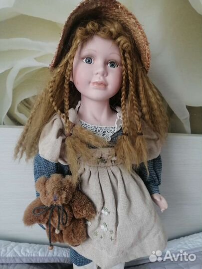 Кукла фарфоровая коллекционная