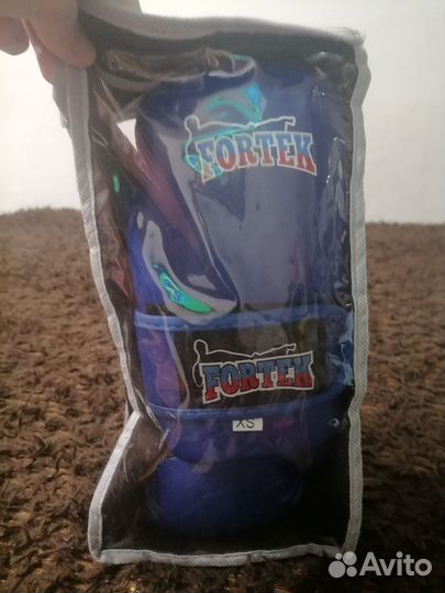 Шлем, перчатки для тхэквондо