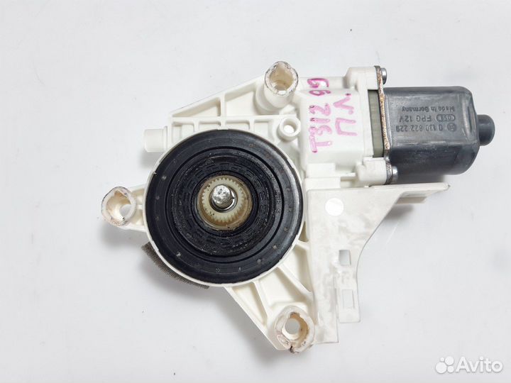 Мотор стеклоподъемника передний левый Volkswagen