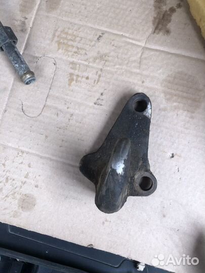 Буксировочный крюк