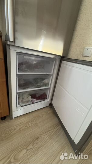 Холодильник Hotpoint ariston 200см