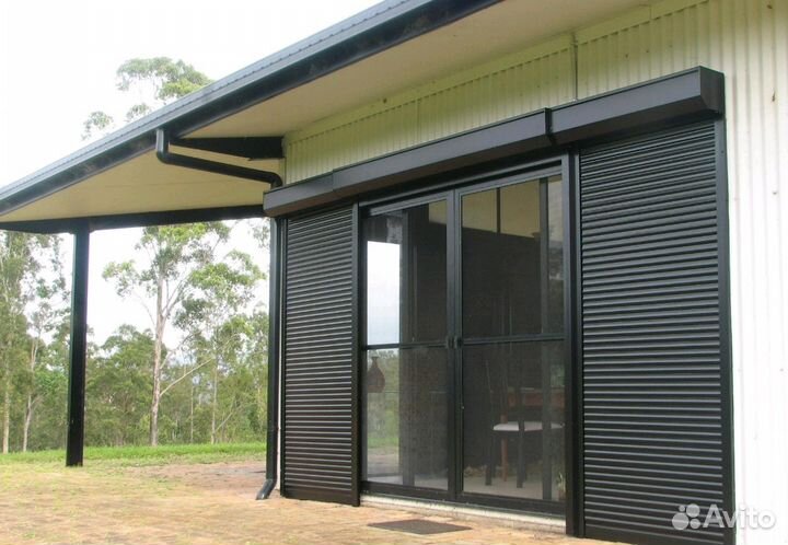 Рольставни белые и коричневые