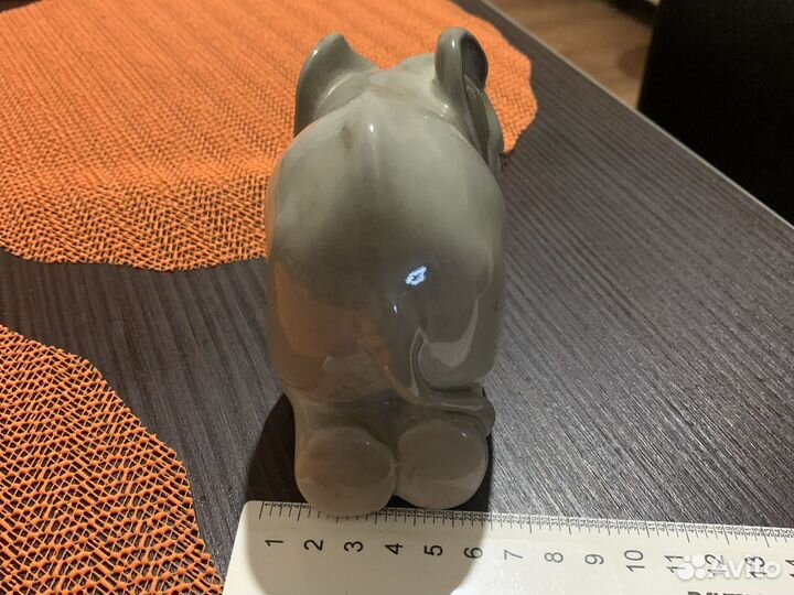 Слоник фарфоровый