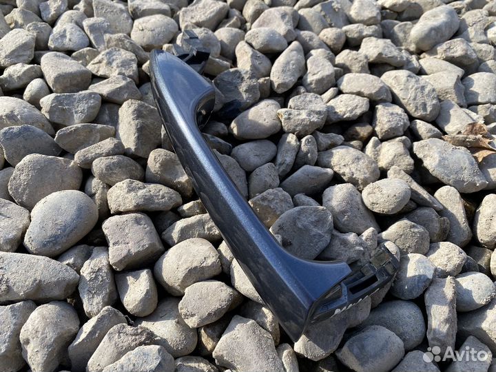 Правая ручка двери Mercedes C W204 код краски 779