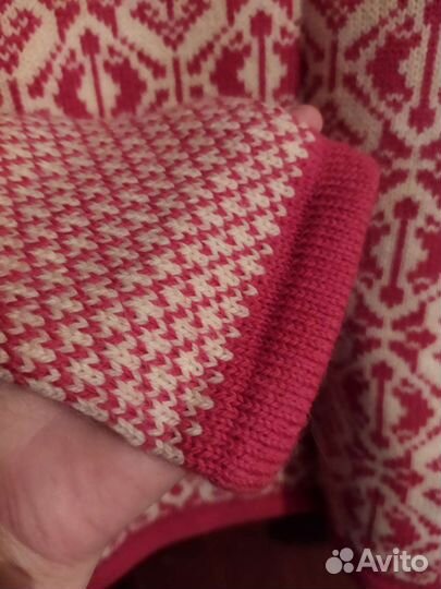 Вязаный свитер женский