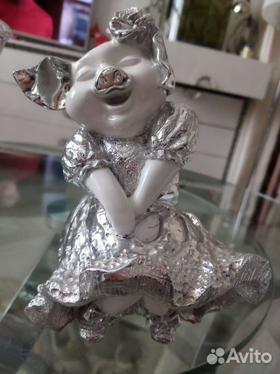 Свинки из гипса, Китай