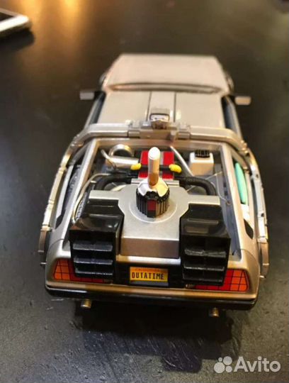 Назад в будущее 1,2,3 модель де-лореан