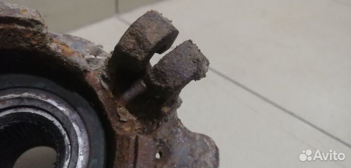 Кулак поворотный передний правый 100 C4 1991-1994