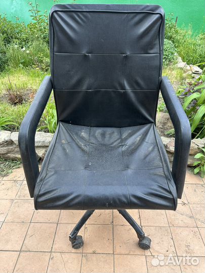 Офисное кожаное кресло