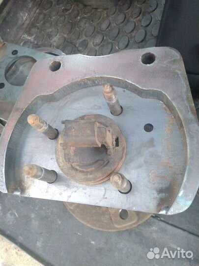 Фланец крепления заднего суппорта