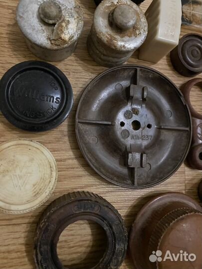 Лот крышек и бакелита