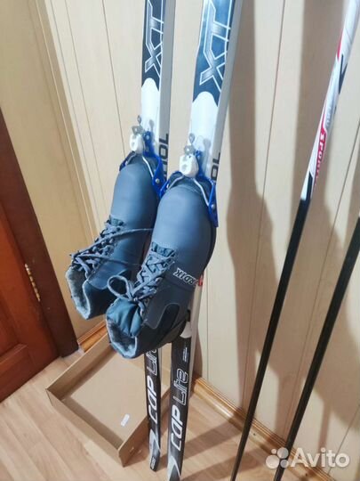 Беговые лыжи Rossingol с палками и ботинками