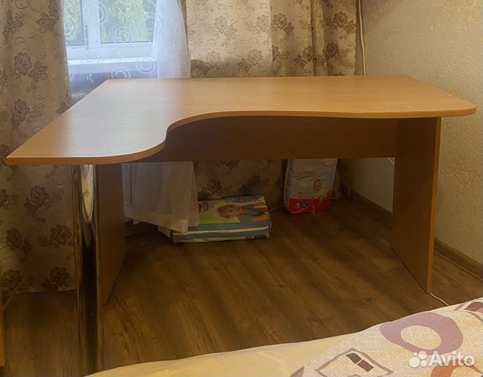 Письменный стол