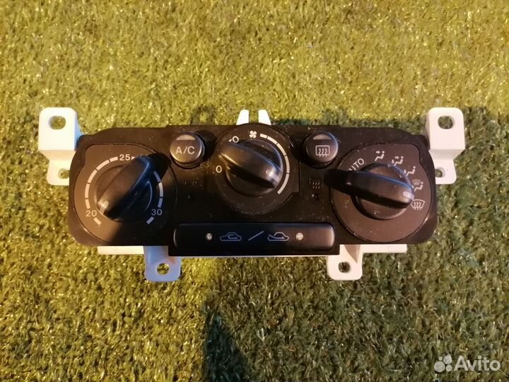 Блок управления климат-контролем B30M-61-190A Mazd