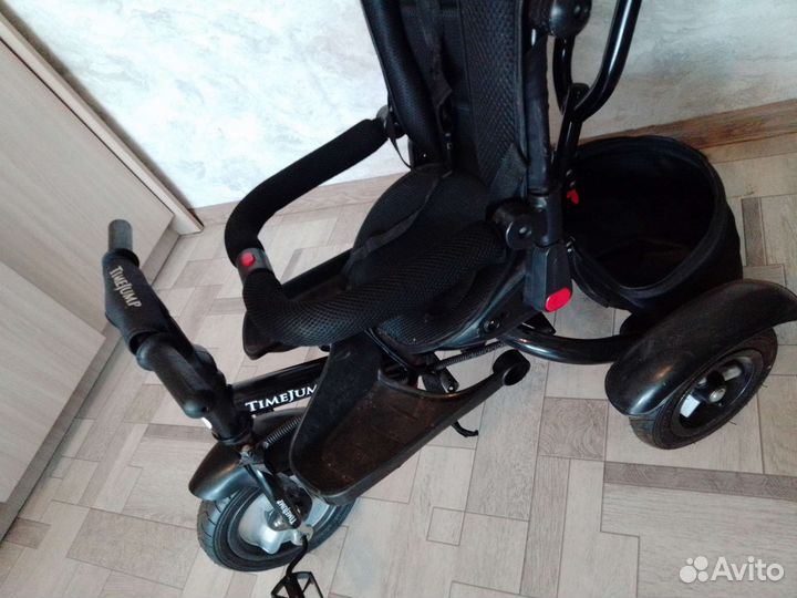 Трехколесный велосипед с родительской ручкой