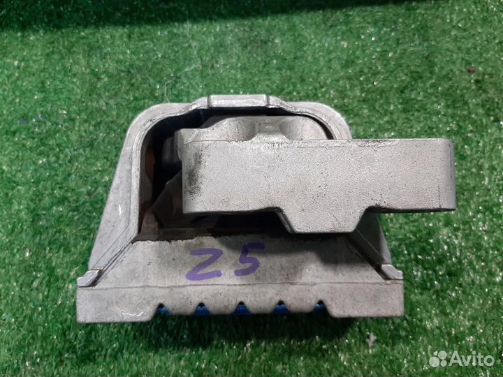 Опора (подушка) двигателя правая volkswagen Toura