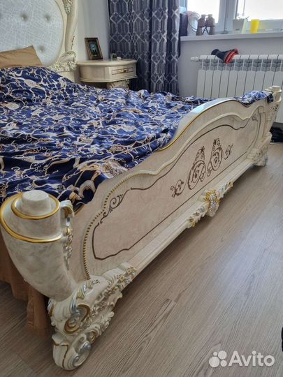 Спальный гарнитур