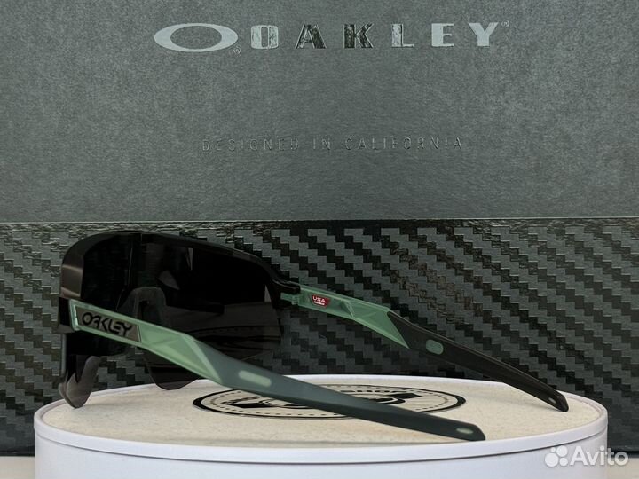 Солнцезащитные очки Oakley Sutro Lite Sweep Prizm