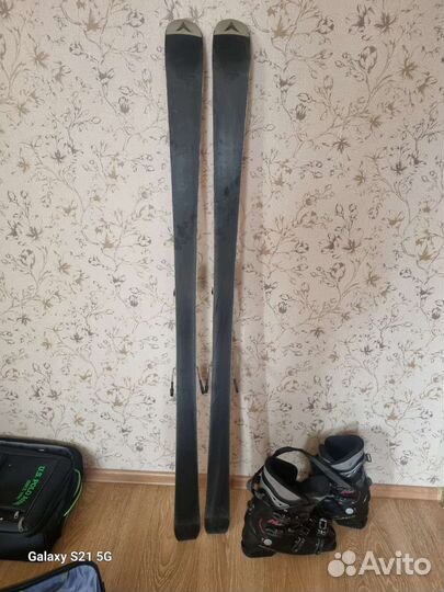 Горные лыжи и ботинки